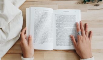 travel apa bahasa inggrisnya