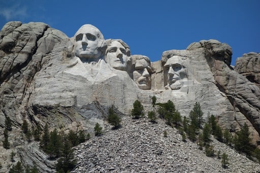 Destinasi Wisata Populer di Amerika - Mount Rushmore