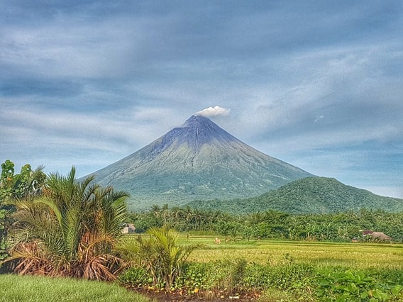 Tempat Wisata Terkenal di Filipina - Gunung Mayon